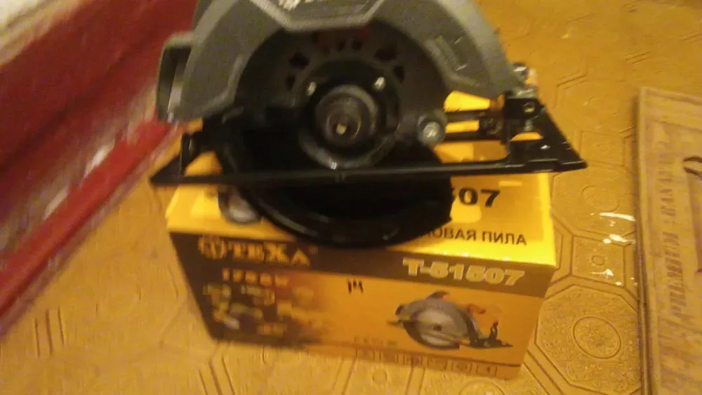 Электрическая пила ТЕКА ТL-1607 на упаковке