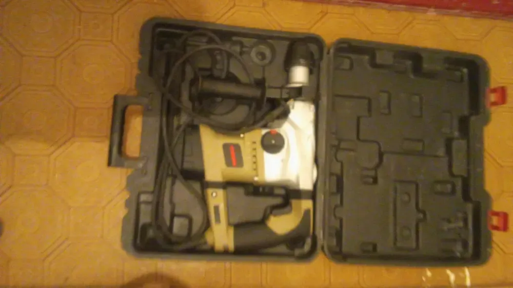 Перфоратор в кейсе