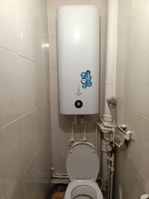 Ыстық су қондырғысымен дәретхана