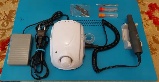 Устройство для маникюра с подставкой, педалью, проводами и насадками