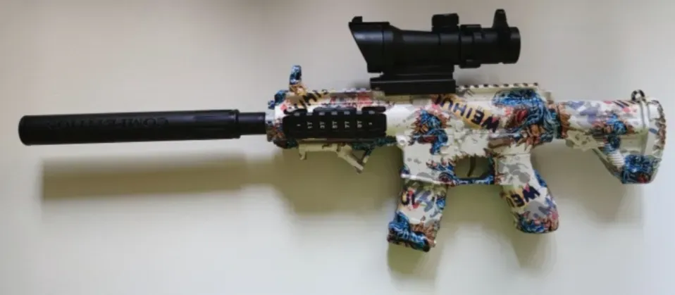 Камуфляжбен қапталған қару және оптикалық нысана