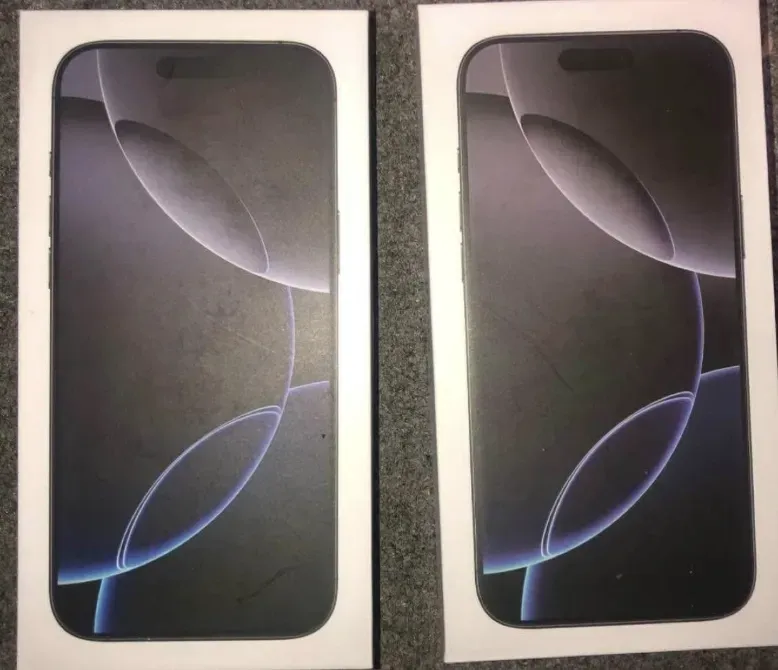 Фотография упаковки смартфона с отображением экрана