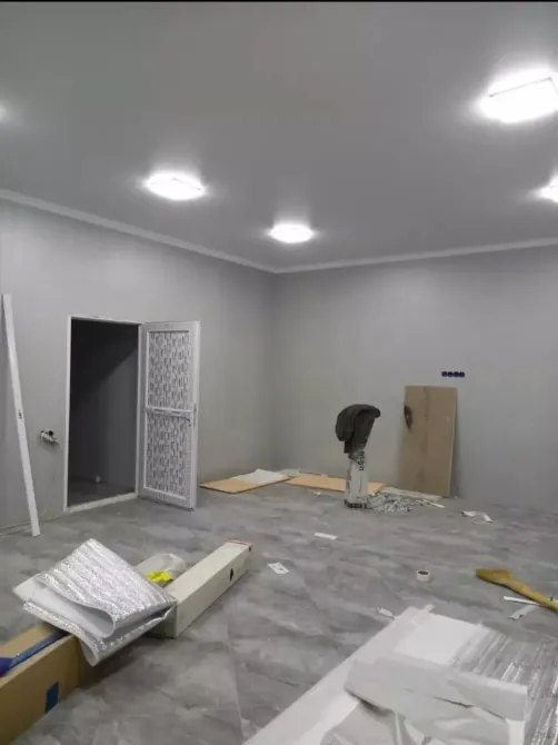 Ремонтталған, бірақ қапталмаған бөлме