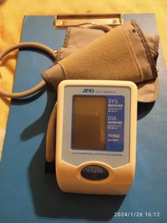 Функциональный тонометр с большим диапазоном измерений, включая давление, сердечный ритм и частоту пульса