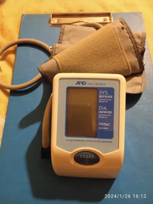 Автоматический тонометр A&D с манжетой и дисплеем для показателей давления