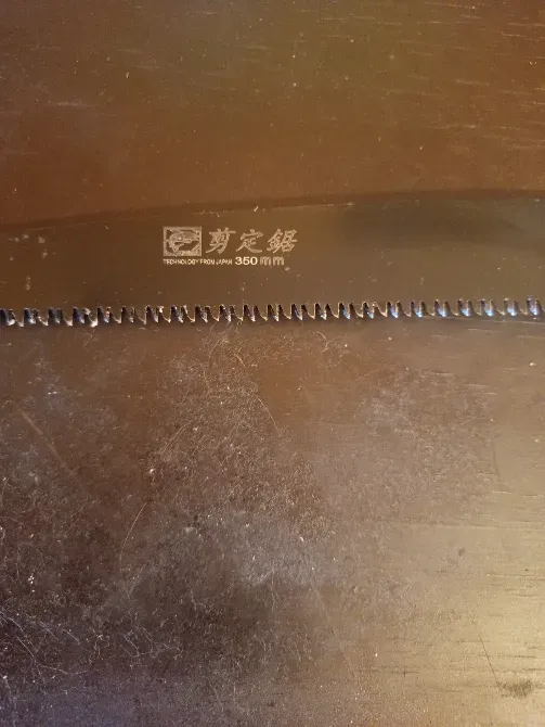 Тілдерімен пышақ