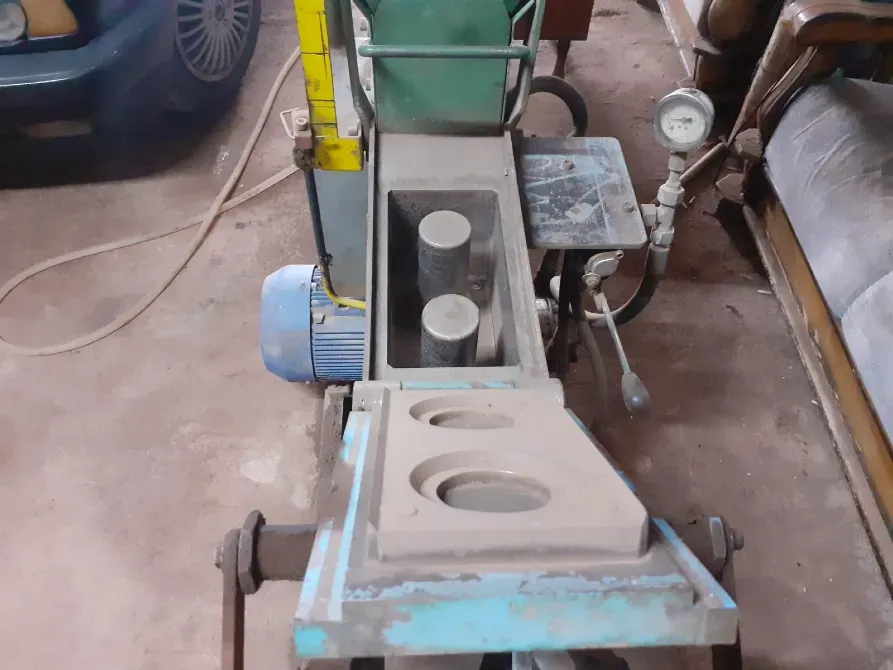 Изображение оборудования для производственного процесса изготовления блоков