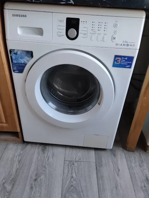 Стиральная машина Samsung, вид спереди, изображение 3