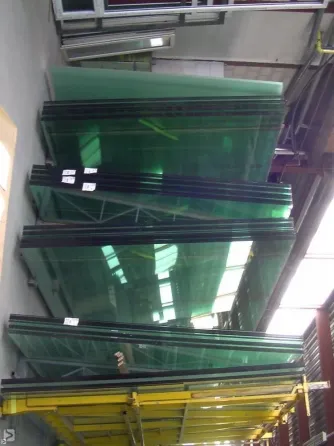 Стеклянные панели на складе