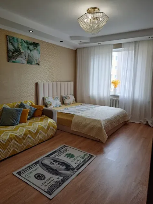 Спальня с изысканным дизайном и кроватью