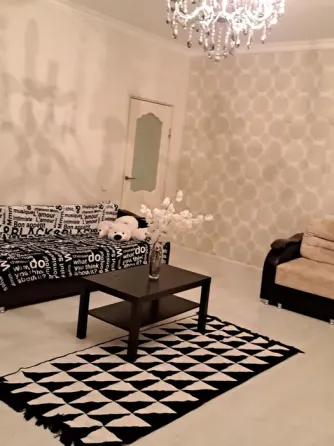 Коридор с зеркальным шкафом и освещением