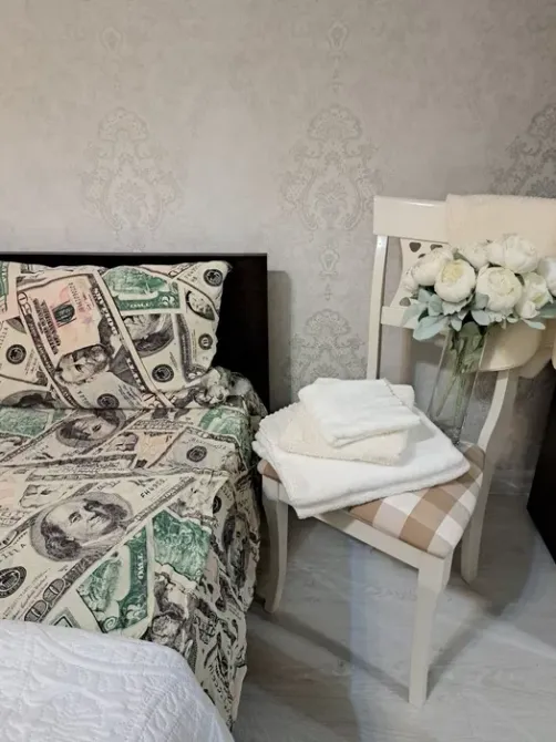 Кереует жамылғы мен декоративті жастықшалармен