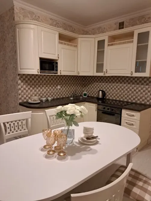 Ас үй асхана керек-жарақтары мен әдемі декор элементтерімен