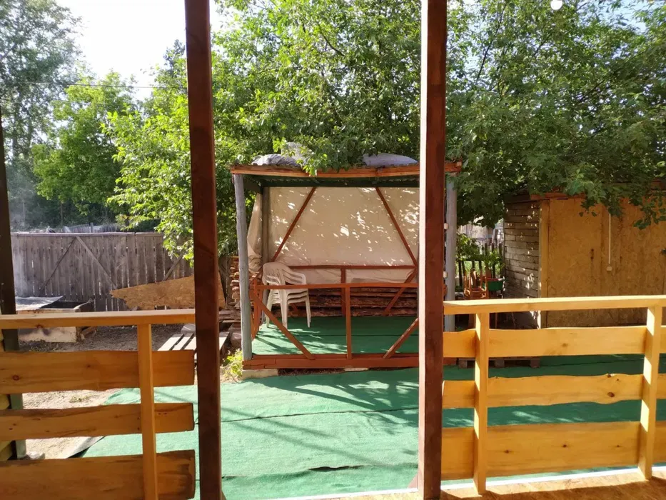 Закрытая веранда с видом на сад