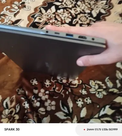 Экран ноутбука с информацией о системе