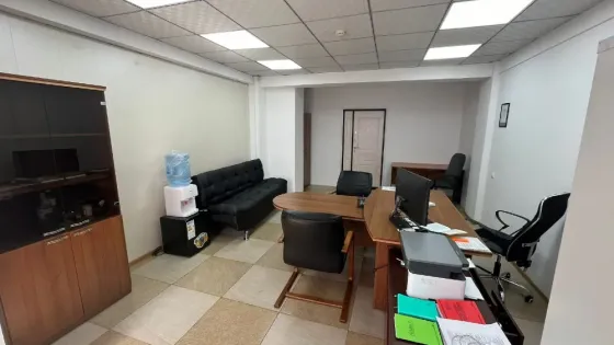 Информация на стенде с объявлениями в здании нотариуса