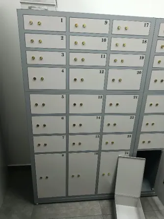 Пошталық шкафтар нөмірлері мен есіктерімен