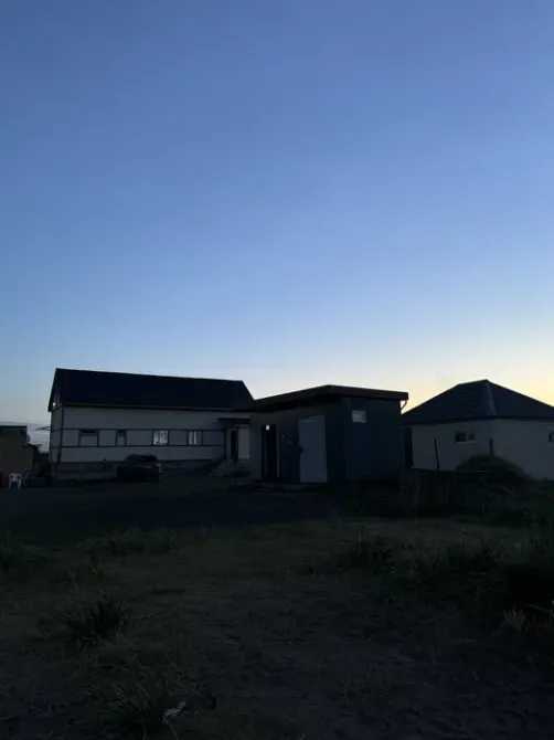 Силуэт домов на фоне вечернего неба