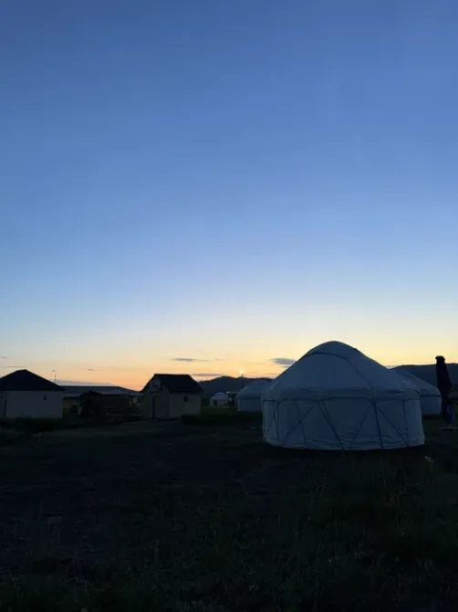 Юрты на фоне заката