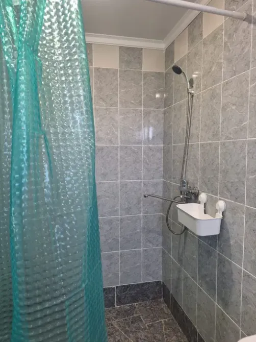 Душевая кабина с прозрачной занавеской