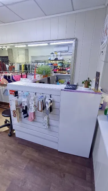 Ақпараттық стенд аксессуарлар мен айнамен