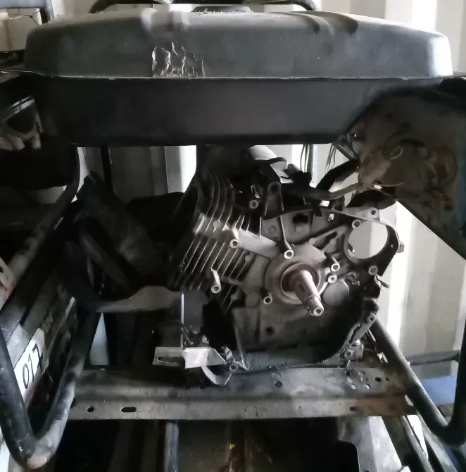 Рамадағы бензогенератор қозғалтқышы