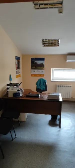 Рабочее место с принтером и планами