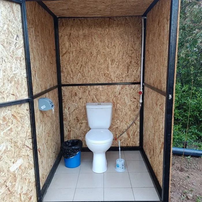 Туалет в отдельной постройке из ОСП