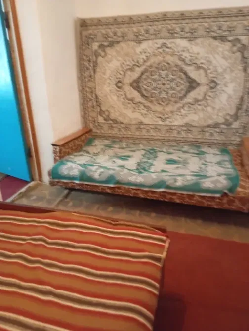 Интерьердегі өрнекті қысқартылатын диван