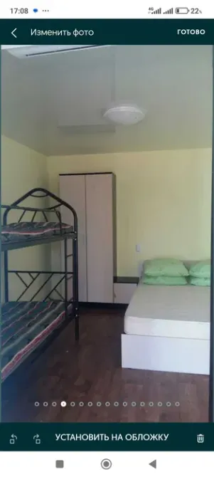 Спальня с двухъярусной кроватью и шкафом