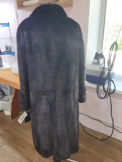 Шуба из меха, вид сзади