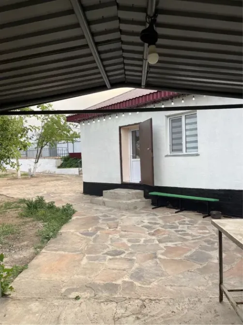 Под крышей с выходом в сад и дверью в дом