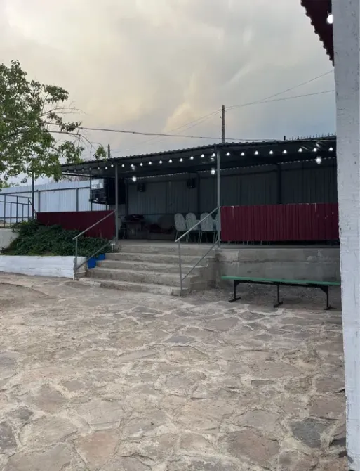 Басқышы мен жайлы атмосферасы бар демалыс орны