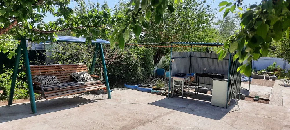 Уголок с качелями и зоной для готовки