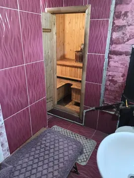 Дом на природе с зелёным садом