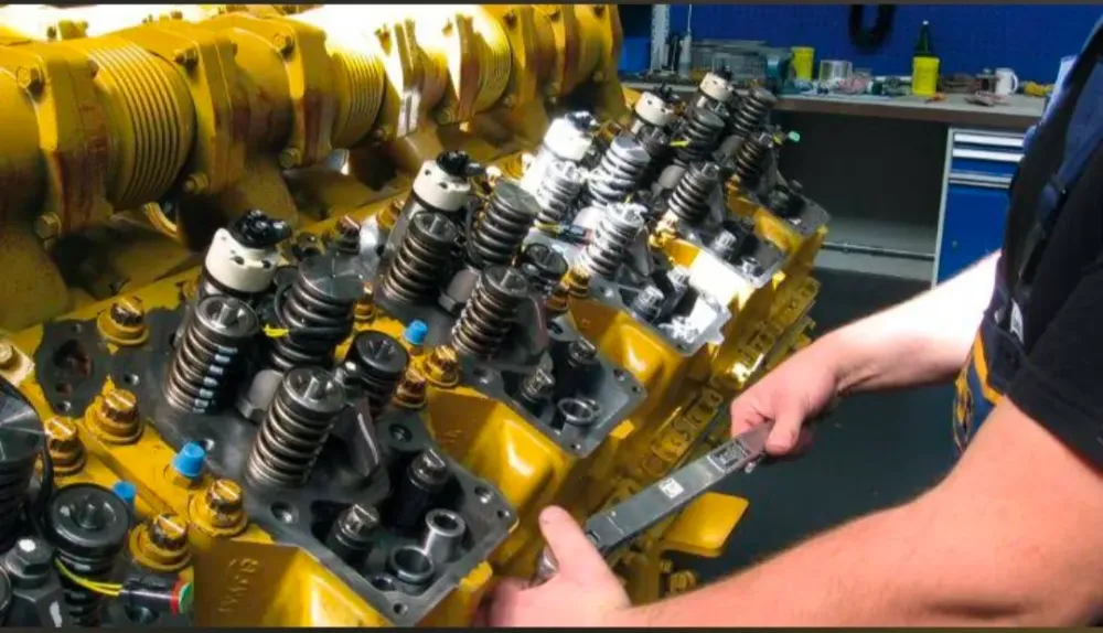 Механиктің қозғалтқышпен жұмысы; мотордағы элементтерді орнату; қозғалтқыштың бөлшектері, оның ішінде клапандар мен серіппелер.