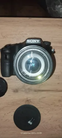 Камера Sony с открытым экраном и объективом