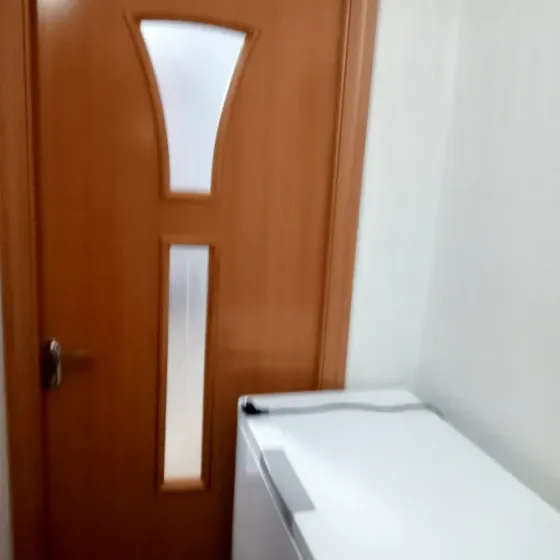 Деревянная дверь с окнами в формате 