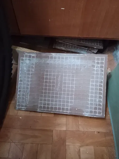 Коврик для лепки на деревянном полу