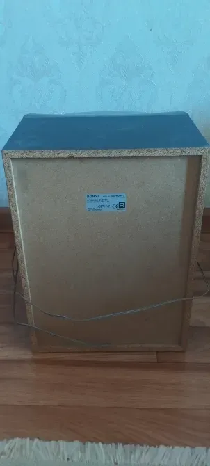 Динамик корпусы, арты, көрінетін зақымсыз, жалғанған сымдармен