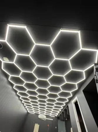 Балдың ұясы пішініндегі шам төбеде