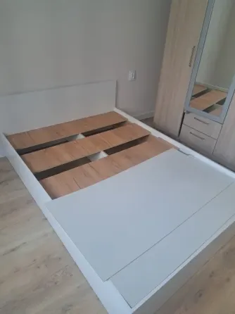 Головалық тақтайшасы бар төсектің рамасы