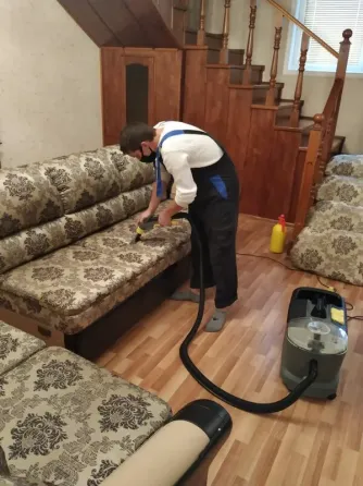 Клининг коммерческих помещений, включая склады, офисы, рестораны и кафе, бизнес- и торговые центры, жилые комплексы и производственные помещения