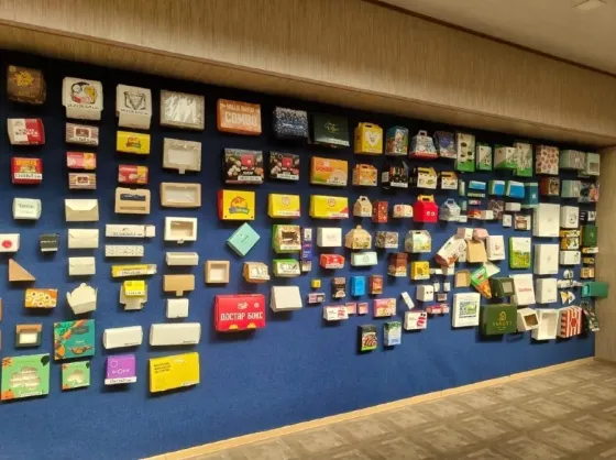 Коробки разных форматов, белые и простые