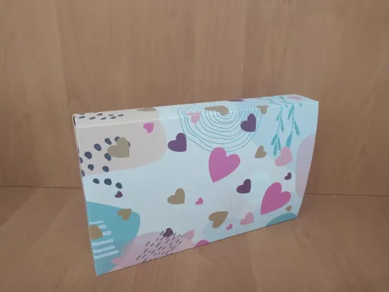 Коробки разных форматов, белые и простые