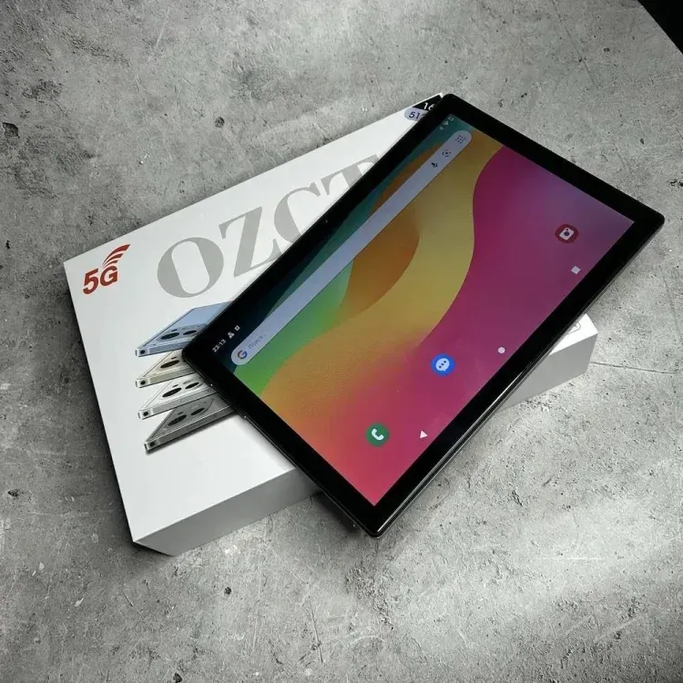 Ақ фондағы планшет 