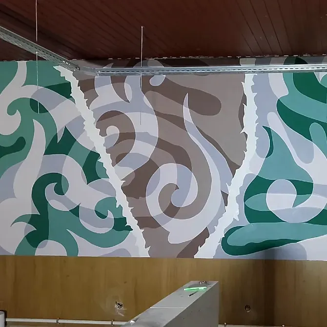 Абстрактный рисунок на стене с этническими узорами