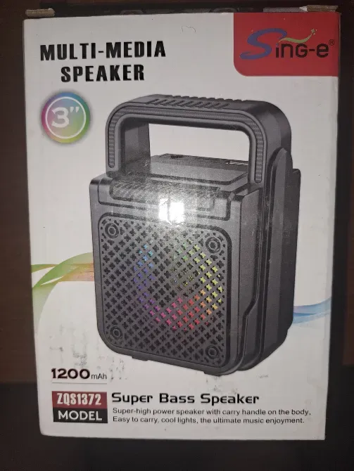 Портативті жарықдиодты мультимедиялық колонканың орамасы мен тасымалдау тұтқасы