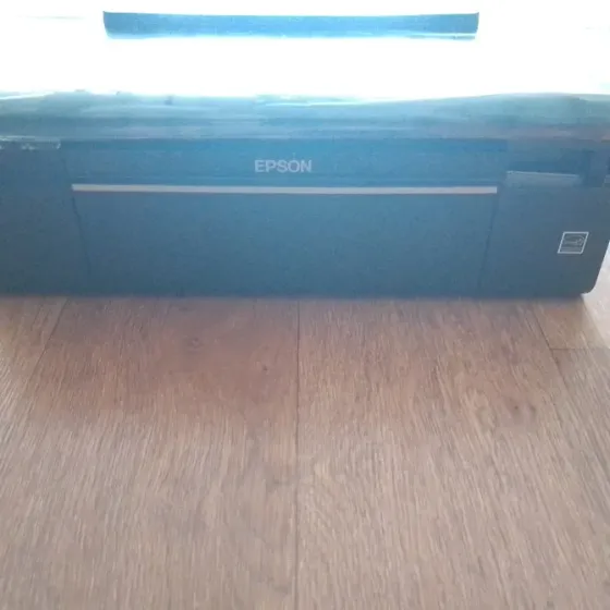 Принтердің қаптамасы үстінде