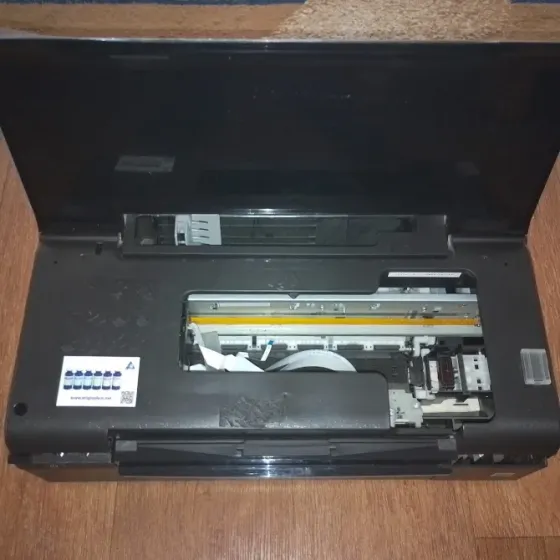 Принтердің қаптамасы үстінде